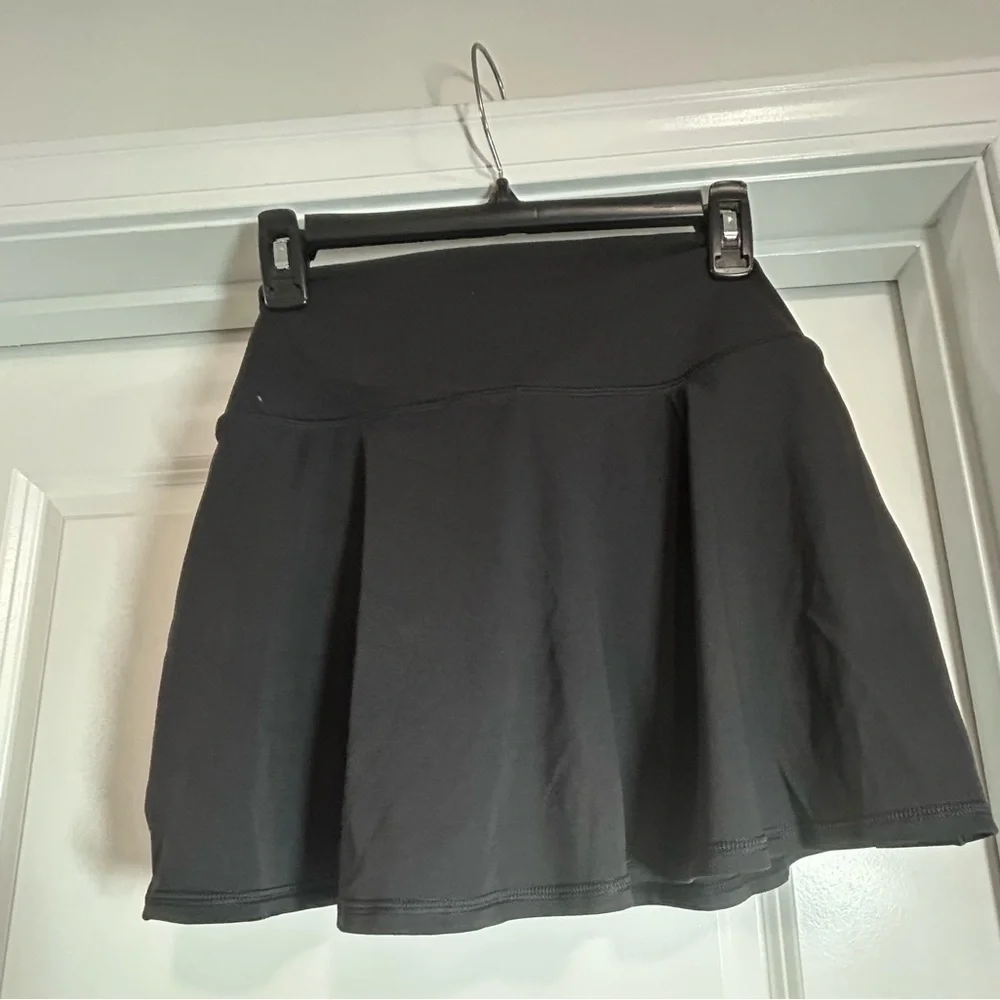 Offline By Aerie Black Athletic Skirt with‎ shorts - Picture 3 of 3